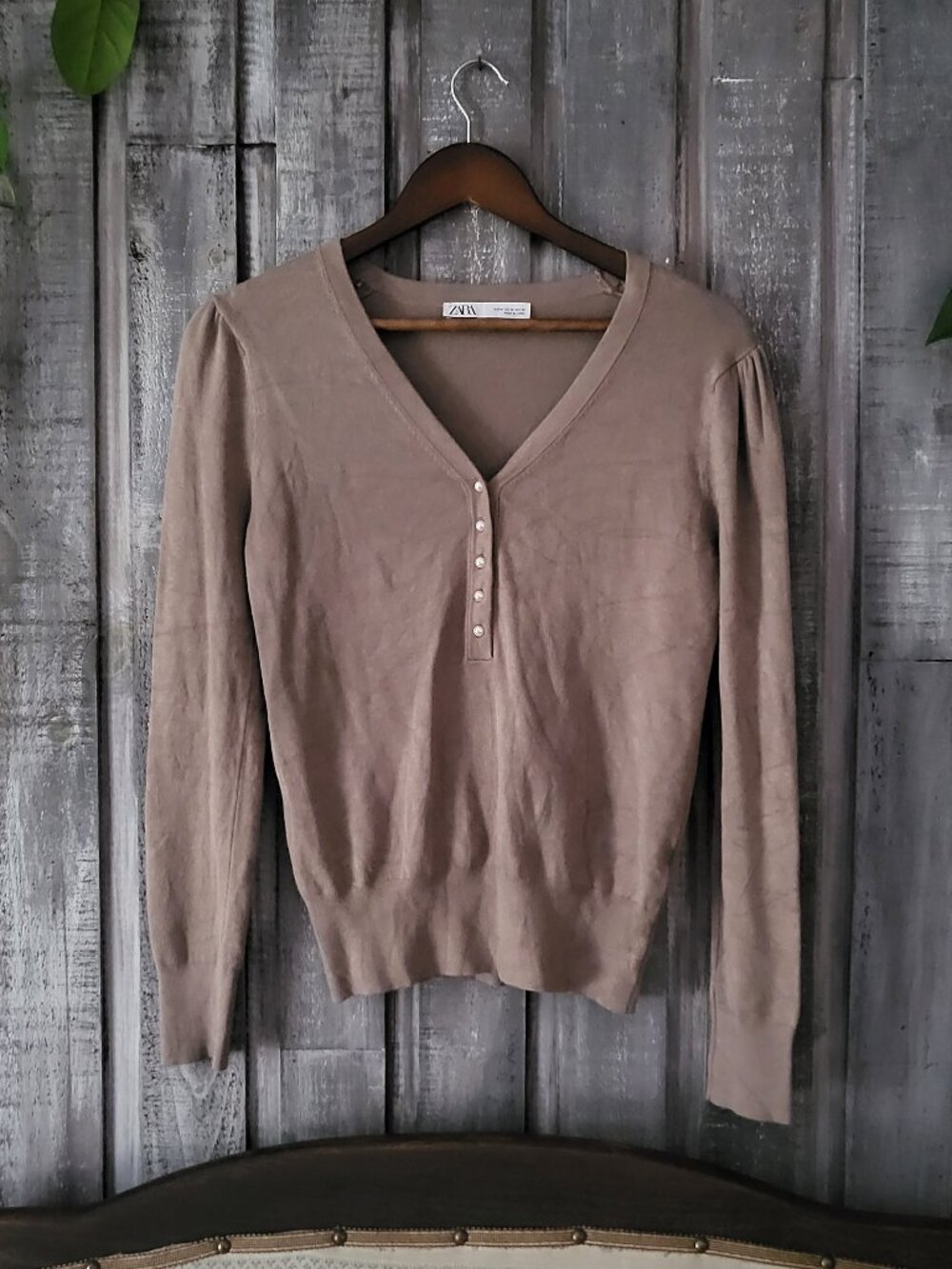 ZARA Faux Pearl Button V-Neck Knit Sweater Taupe M